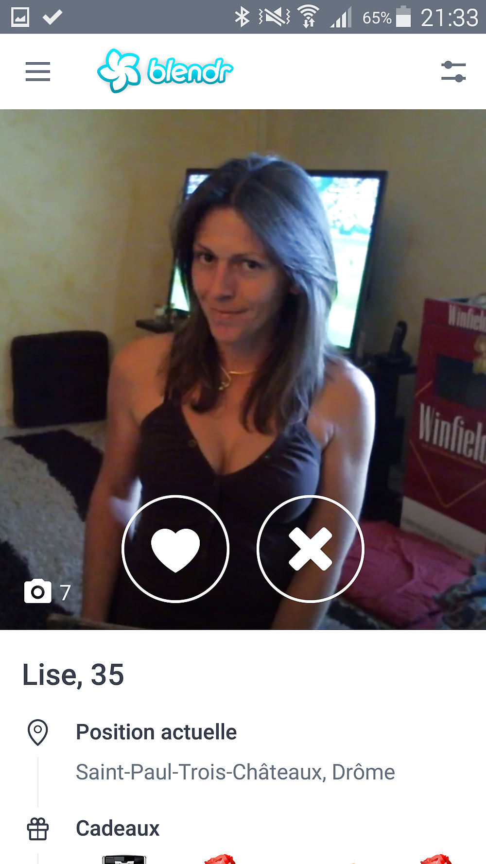 Contactez une jeune suceuse humide qui a envie de sucer un bel amant gourmand